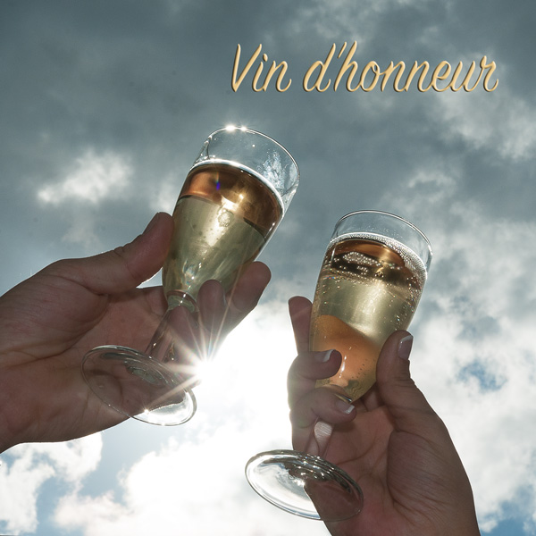 Coupe de champagne au vin d'honneur deu mariage.