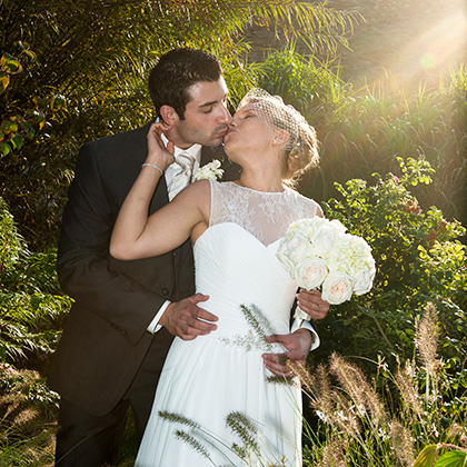 photographie de mariage : le baiser des mariés 